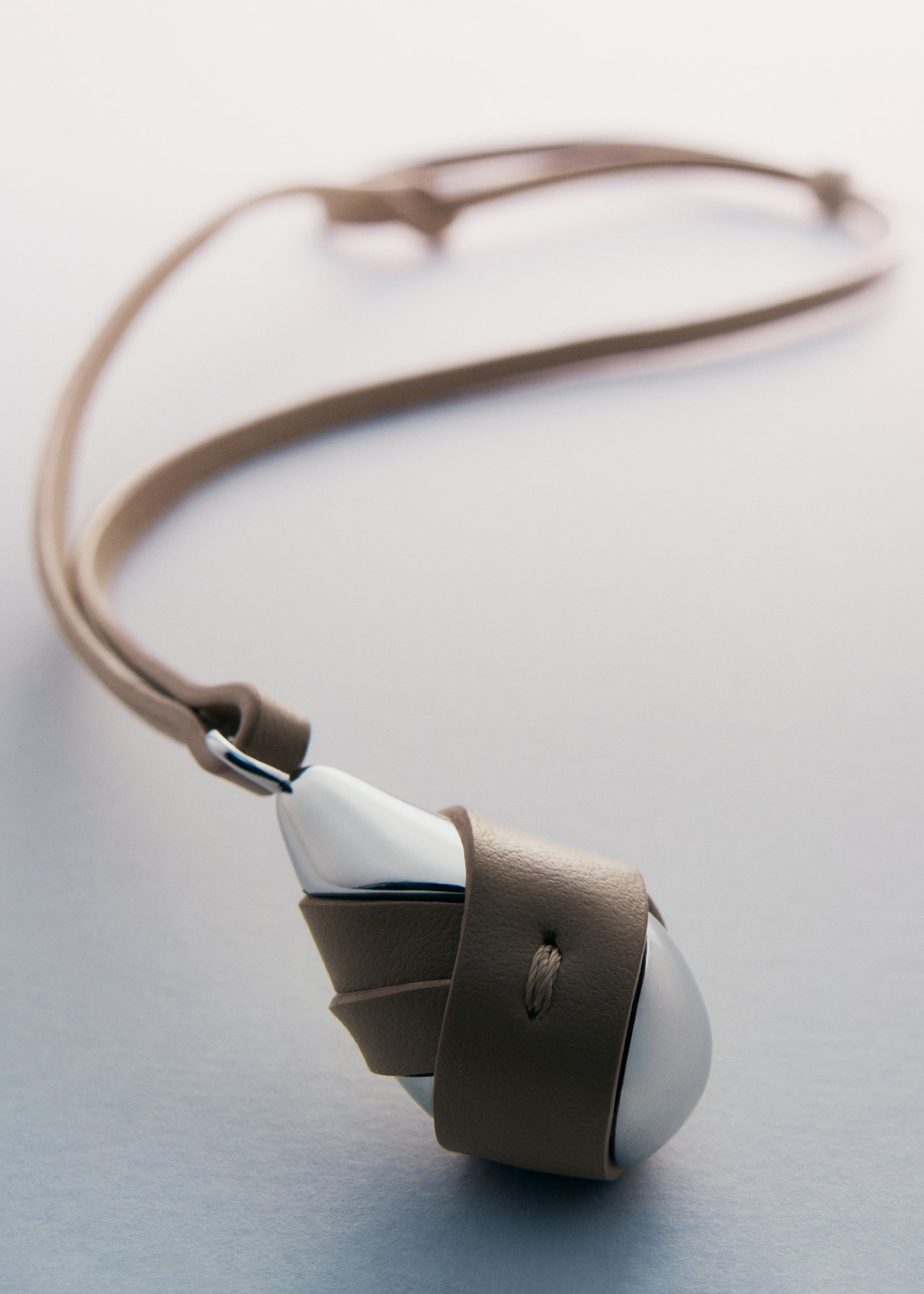 Pendentif Ormé - Argentée Cuir Taupe