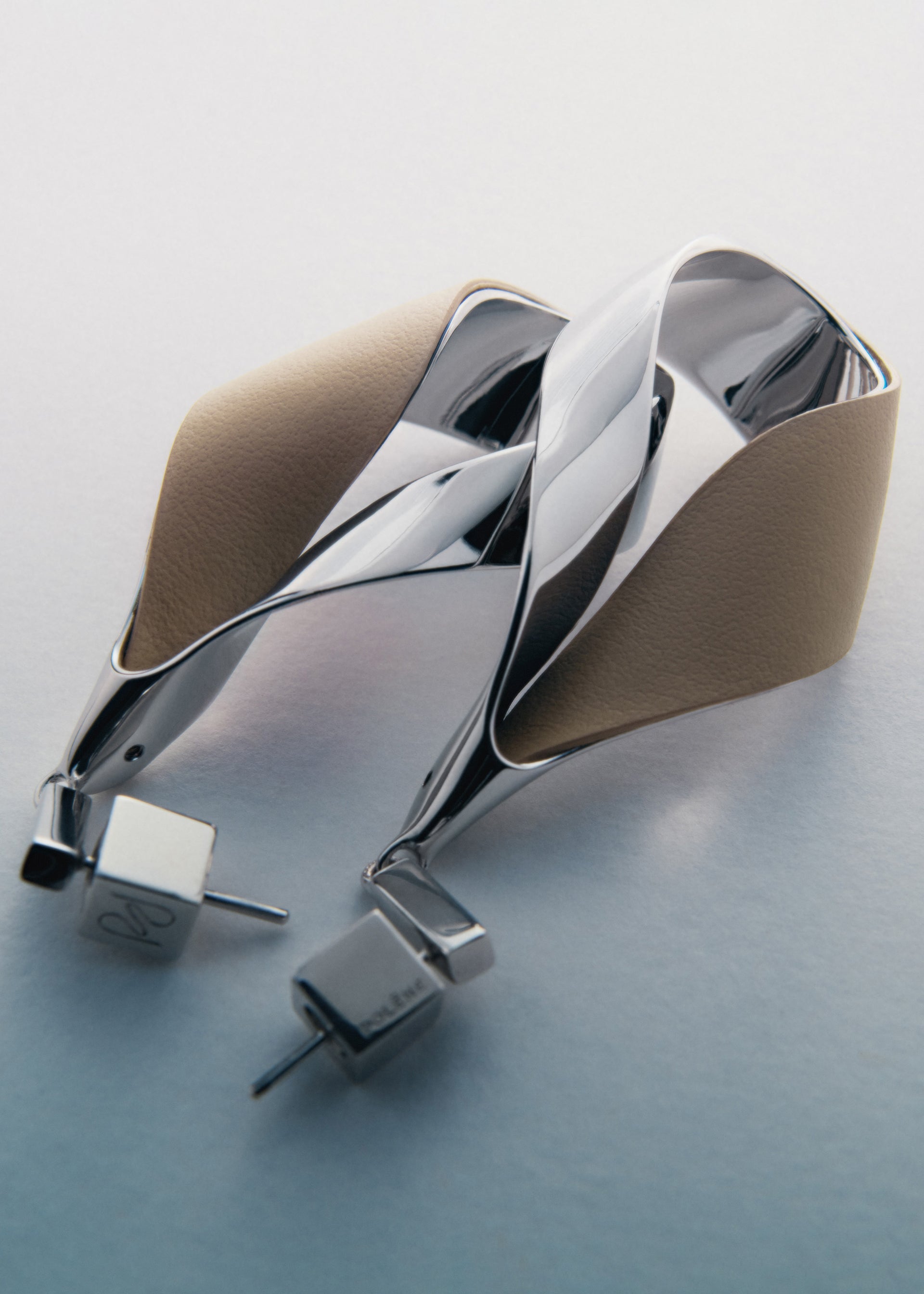 Boucles d’oreilles pendantes Ormé - Argentée Cuir Taupe